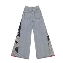 Load image into Gallery viewer, CHANEL Camellia wide denim pants Size 34 Light Blue/Black/WhiteP70188 Cotton100%
