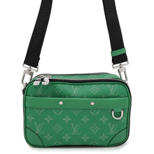 将图像加载到图库查看器中，LOUIS VUITTON Alpha Messenger CatusGreenM31014 Taigarama Monogram
