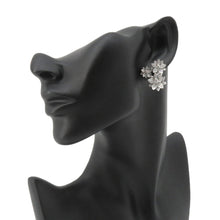Load image into Gallery viewer, Van Cleef &amp; Arpels Lotus Earring 3 Flower 18KWG/DiamondVCARP7TH00 18K White Gold
