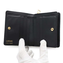 将图像加载到图库查看器中，LOEWE Repeat compact zip wallet BlackC499Z41X04 SilkCalf Leather
