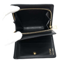 将图像加载到图库查看器中，LOEWE Repeat compact zip wallet BlackC499Z41X04 SilkCalf Leather
