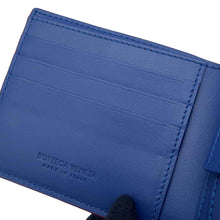 将图像加载到图库查看器中，Bottega Veneta Cassette Bifold Wallet Blue/Red Leather
