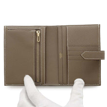 Load image into Gallery viewer, HERMES Bean compact Etoupe Epsom
