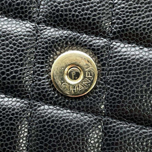 将图像加载到图库查看器中，CHANEL Matelasse Square Chain Wallet Black Caviar Leather
