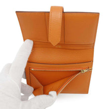 将图像加载到图库查看器中，HERMES Bean compact Orange Chevre Myzore Goatskin
