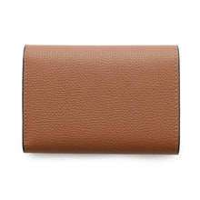 将图像加载到图库查看器中，LOEWE Anagram Vertical Wallet Small TanC821S33X12 Leather
