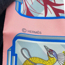 将图像加载到图库查看器中，HERMES Twilly HERMES STORY Rose/Blue/Jaune063875S Silk100%
