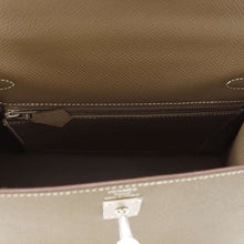 Load image into Gallery viewer, HERMES Kelly Sellier Etoupe Epsom Size 25
