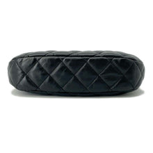 将图像加载到图库查看器中，CHANEL Matelasse Hobo Bag BlackAS3631 Leather
