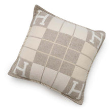 将图像加载到图库查看器中，HERMES Cushion Avalon III Coco - Camomile Wool 90% Cashmere10% Size PM
