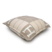 Load image into Gallery viewer, HERMES Cushion Avalon III Coco - Camomile Wool 90% Cashmere10% Size PM
