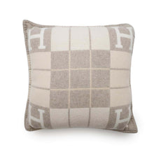 Load image into Gallery viewer, HERMES Cushion Avalon III Coco - Camomile Wool 90% Cashmere10% Size PM
