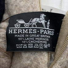 Load image into Gallery viewer, HERMES Cushion Avalon III Coco - Camomile Wool 90% Cashmere10% Size PM
