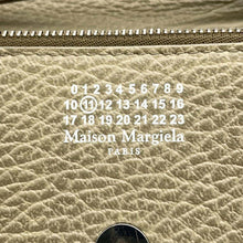 将图像加载到图库查看器中，Maison Margiela Chain Wallet GreigeS56UI0147 P4455 Leather
