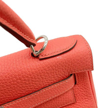 Load image into Gallery viewer, HERMES Kelly Retourne Rose texas Taurillon Clemence Size 28
