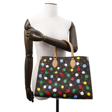 将图像加载到图库查看器中，LOUIS VUITTON LVxYK Onthego RedM46379 Monogram Painted Dot Size MM
