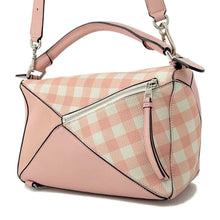 将图像加载到图库查看器中，LOEWE Puzzle Bag Gingham Check Pink Leather Size Medium
