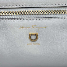 将图像加载到图库查看器中，Ferragamo GanciniMetal Clutch Bag Gray21H770 Leather
