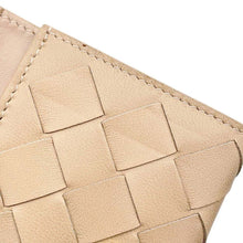 将图像加载到图库查看器中，Bottega Veneta INTRECCIATO compact wallet Beige666944 Leather
