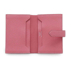 将图像加载到图库查看器中，HERMES Bearn Card Case Rose Azalee Chevre Myzore Goatskin
