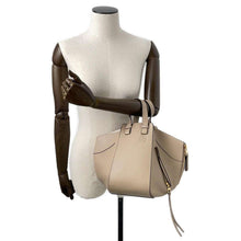 Load image into Gallery viewer, LOEWE hammock Beige Leather Size Small
