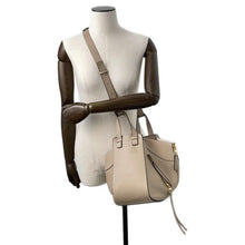 Load image into Gallery viewer, LOEWE hammock Beige Leather Size Small
