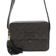 将图像加载到图库查看器中，CHANEL Matelasse Shoulder Bag with Fringe Black Lambskin
