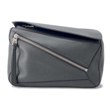 将图像加载到图库查看器中，LOEWE Puzzle Bumbag BlackB510P35X09 Leather Size Small
