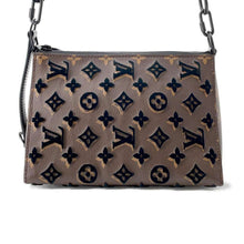 Load image into Gallery viewer, LOUIS VUITTON Triangle Messenger NoirM45070 Monogram / Toughtage
