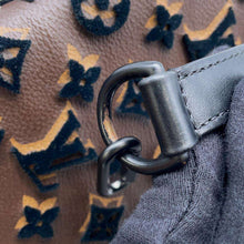 将图像加载到图库查看器中，LOUIS VUITTON Triangle Messenger NoirM45070 Monogram / Toughtage
