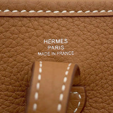 将图像加载到图库查看器中，HERMES Evelyne Amazon Gold Taurillon Clemence Size TPM
