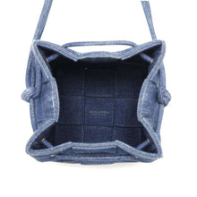 将图像加载到图库查看器中，Bottega Veneta Cassette Bucket Shoulder Bag Blue743789 Denim
