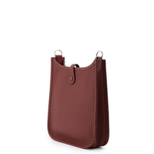 Load image into Gallery viewer, HERMES Evelyne Rouge H Taurillon Clemence Size TPM
