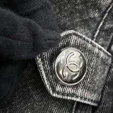 Load image into Gallery viewer, CHANEL COCO Button Denim Jacket Size 36 BlackP74033 Cotton 70% Viscose 18% Polyester 12%
