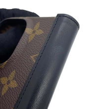 Load image into Gallery viewer, LOUIS VUITTON IPHONE 16 PRO・Folio NoirM12539 Monogram・Canvas
