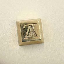 将图像加载到图库查看器中，LOUIS VUITTON Lock It BlancM91887 Suhali・Leather Size PM
