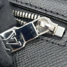 Load image into Gallery viewer, LOUIS VUITTON District NV3 NoirM30850 Taiga Leather Size PM
