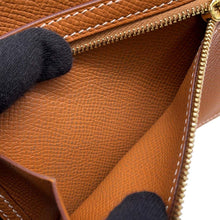 将图像加载到图库查看器中，HERMES BEAN Compact Gold Epsom
