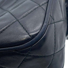 将图像加载到图库查看器中，CHANEL CC Logo Fringe Shoulder Bag Black Lambskin
