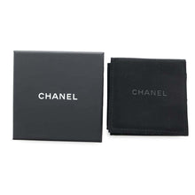 将图像加载到图库查看器中，CHANEL CC Logo BroochABE275 Metal Denim
