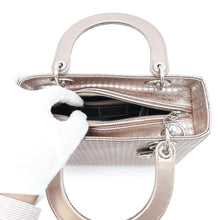 将图像加载到图库查看器中，Dior Lady Dior 2WAYBag MetalicPinkM0550PSKC Leather Size Medium
