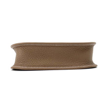 将图像加载到图库查看器中，HERMES Evelyne Amazon Long Etoupe/Blue Indigo Taurillon Clemence Size TPM

