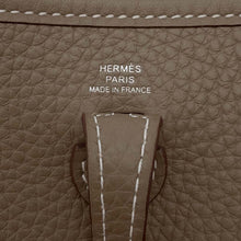 将图像加载到图库查看器中，HERMES Evelyne Amazon Long Etoupe/Blue Indigo Taurillon Clemence Size TPM
