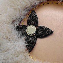 将图像加载到图库查看器中，LOUIS VUITTON Bag Bag Charm Vivienne Beige/BrownM02603 Monogram
