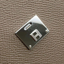 Load image into Gallery viewer, HERMES Clic16 Etoupe Epsom
