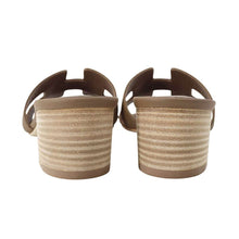Load image into Gallery viewer, HERMES Oazis Sandals Etoupe Epsom Size 35

