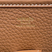 将图像加载到图库查看器中，HERMES Evelyne3 Gold Taurillon Clemence Size PM
