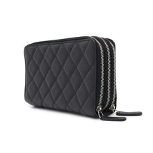 将图像加载到图库查看器中，CHANEL Matelasse Triple Zip Pouch Black Soft Caviar Leather
