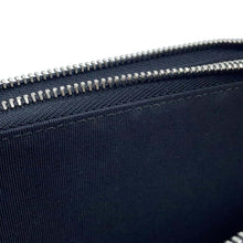 将图像加载到图库查看器中，CHANEL Matelasse Triple Zip Pouch Black Soft Caviar Leather
