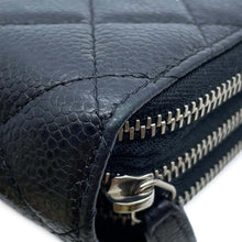 将图像加载到图库查看器中，CHANEL Matelasse Triple Zip Pouch Black Soft Caviar Leather

